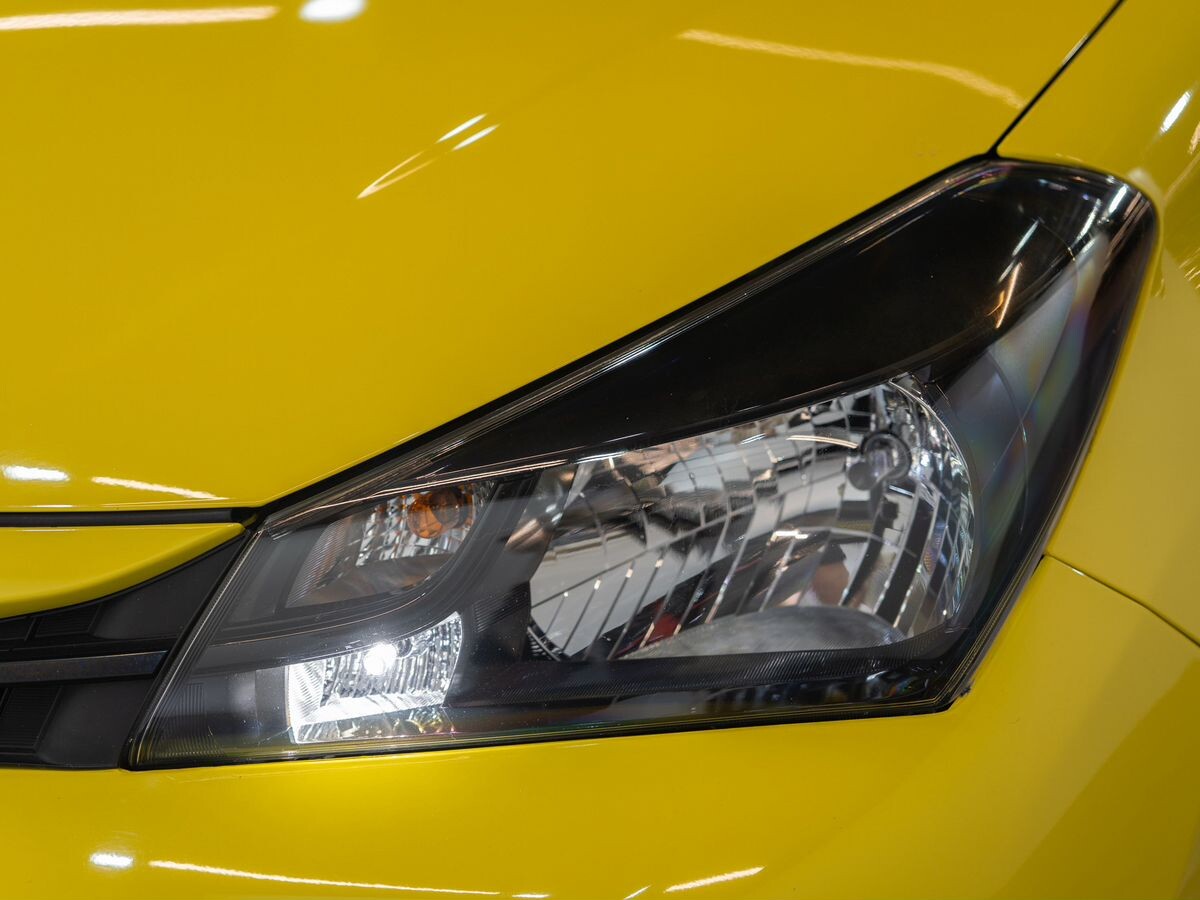 Toyota Vitz 2014 - фото автомобиля