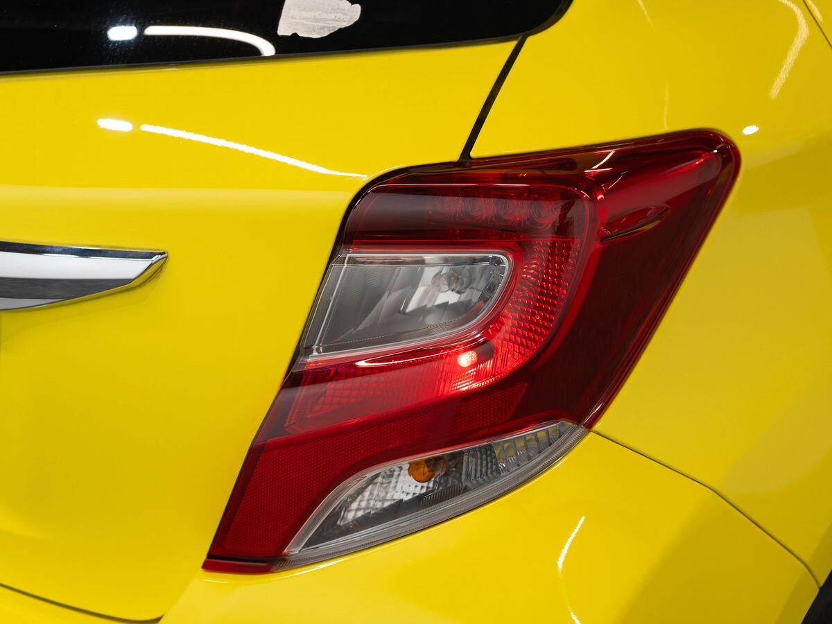 Toyota Vitz 2014 - фото автомобиля