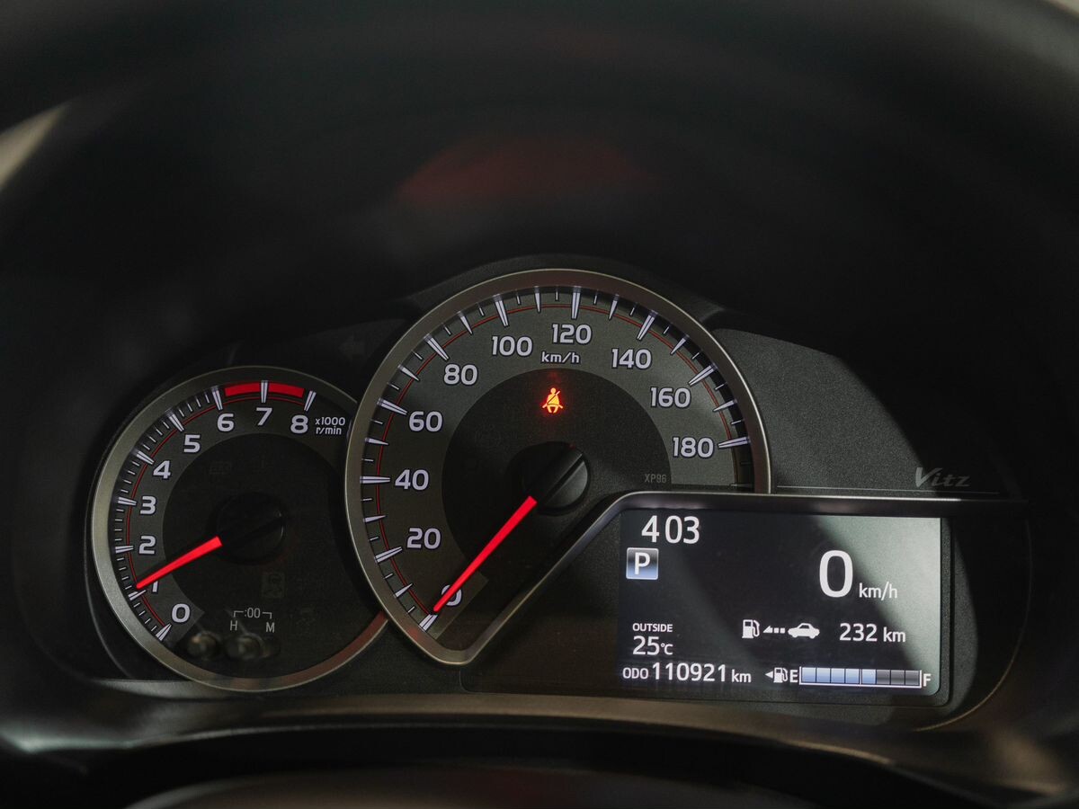 Toyota Vitz 2014 - фото автомобиля