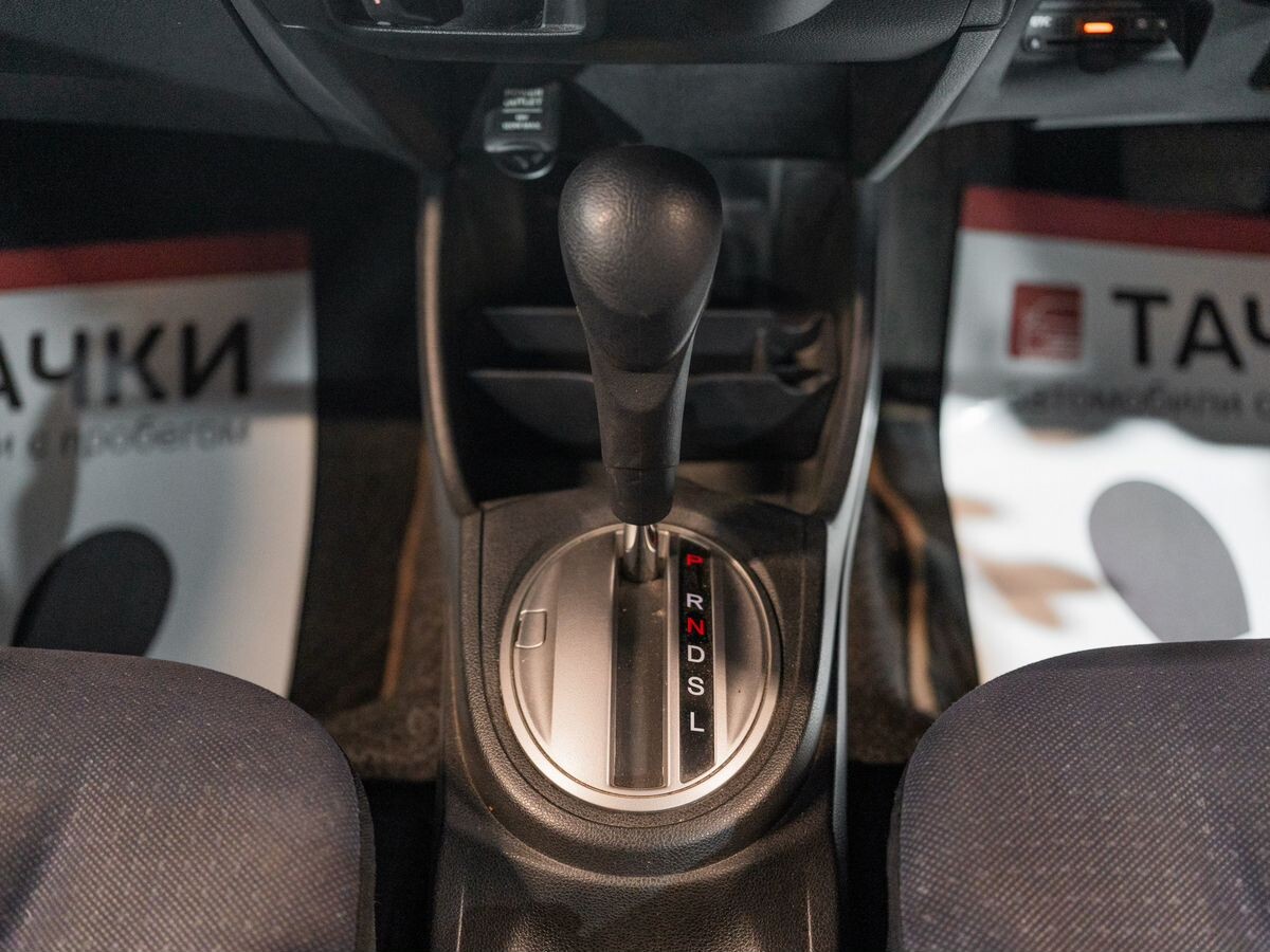 Honda Fit 2010 - фото автомобиля