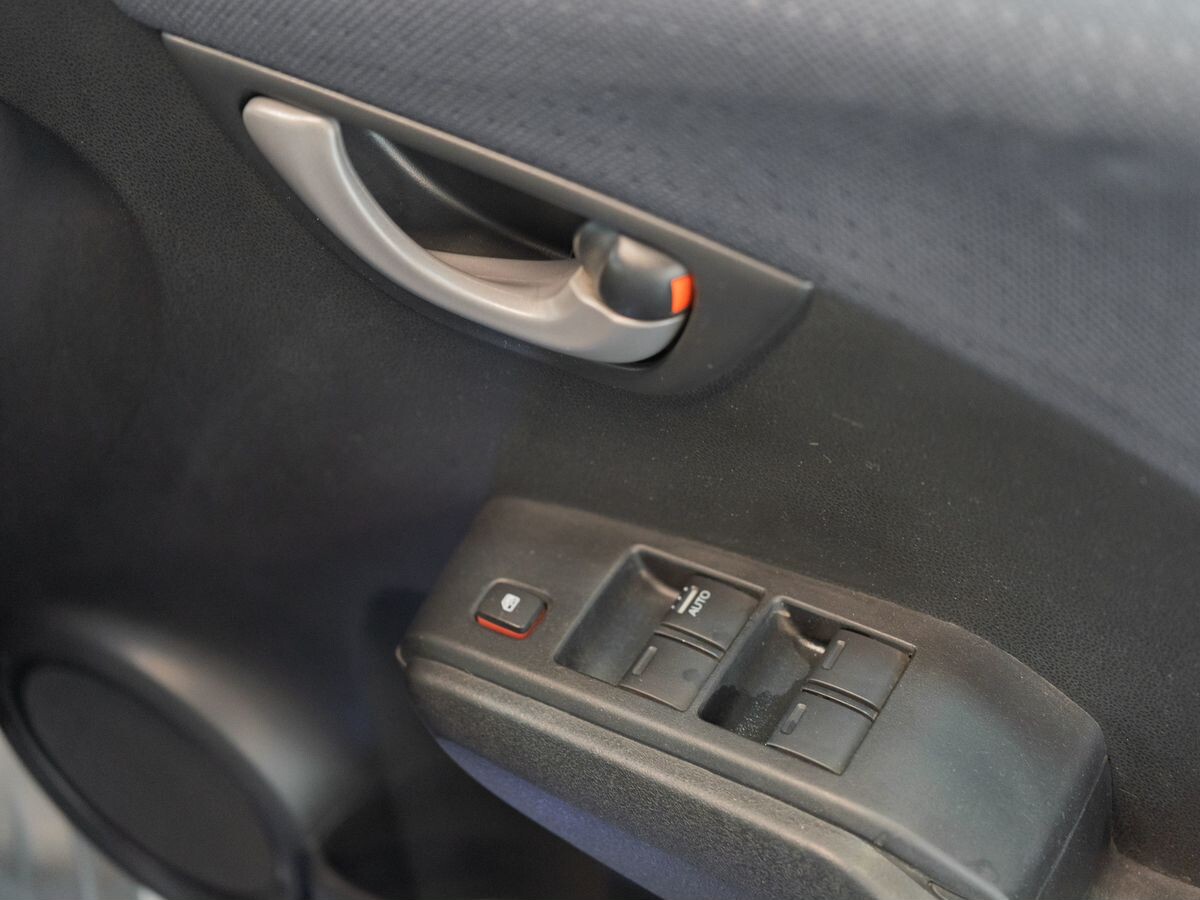 Honda Fit 2010 - фото автомобиля