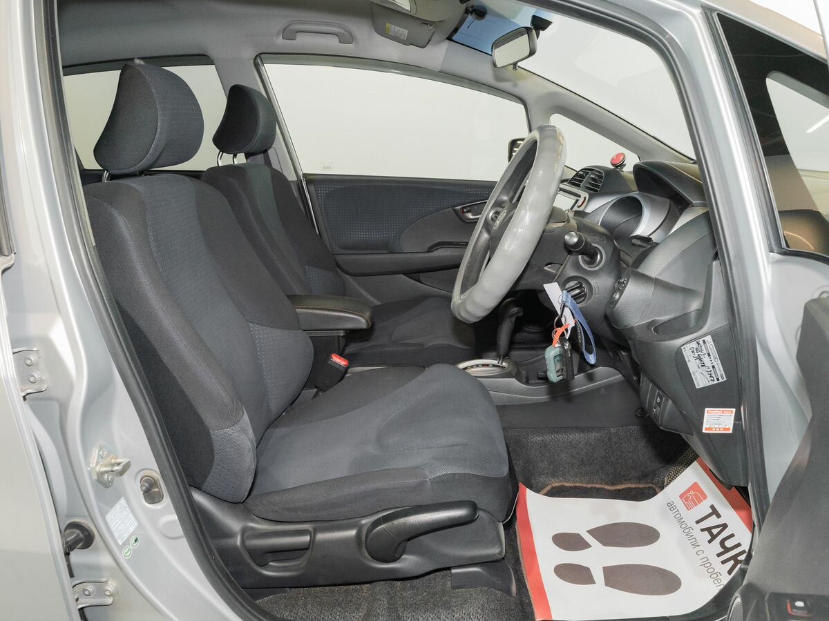 Honda Fit 2010 - фото автомобиля