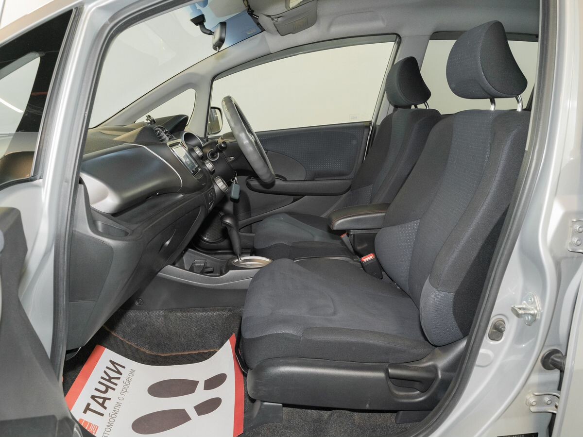 Honda Fit 2010 - фото автомобиля