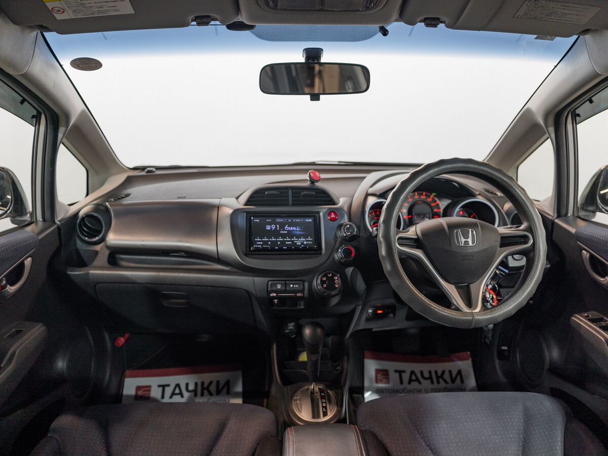 Honda Fit 2010 - фото автомобиля