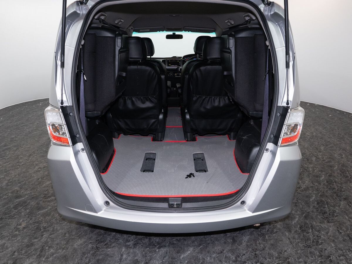 Honda Freed 2012 - фото автомобиля