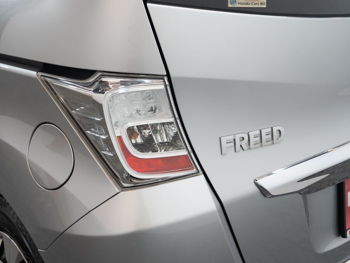 Honda Freed 2012 - фото автомобиля
