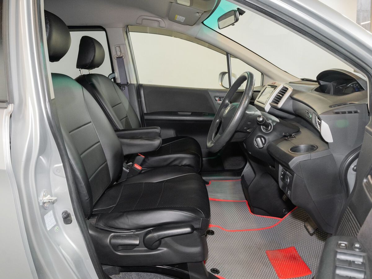 Honda Freed 2012 - фото автомобиля