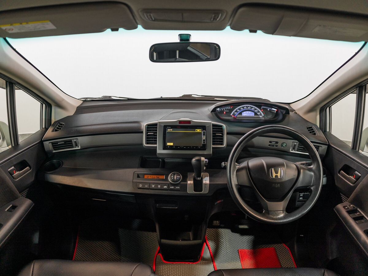 Honda Freed 2012 - фото автомобиля