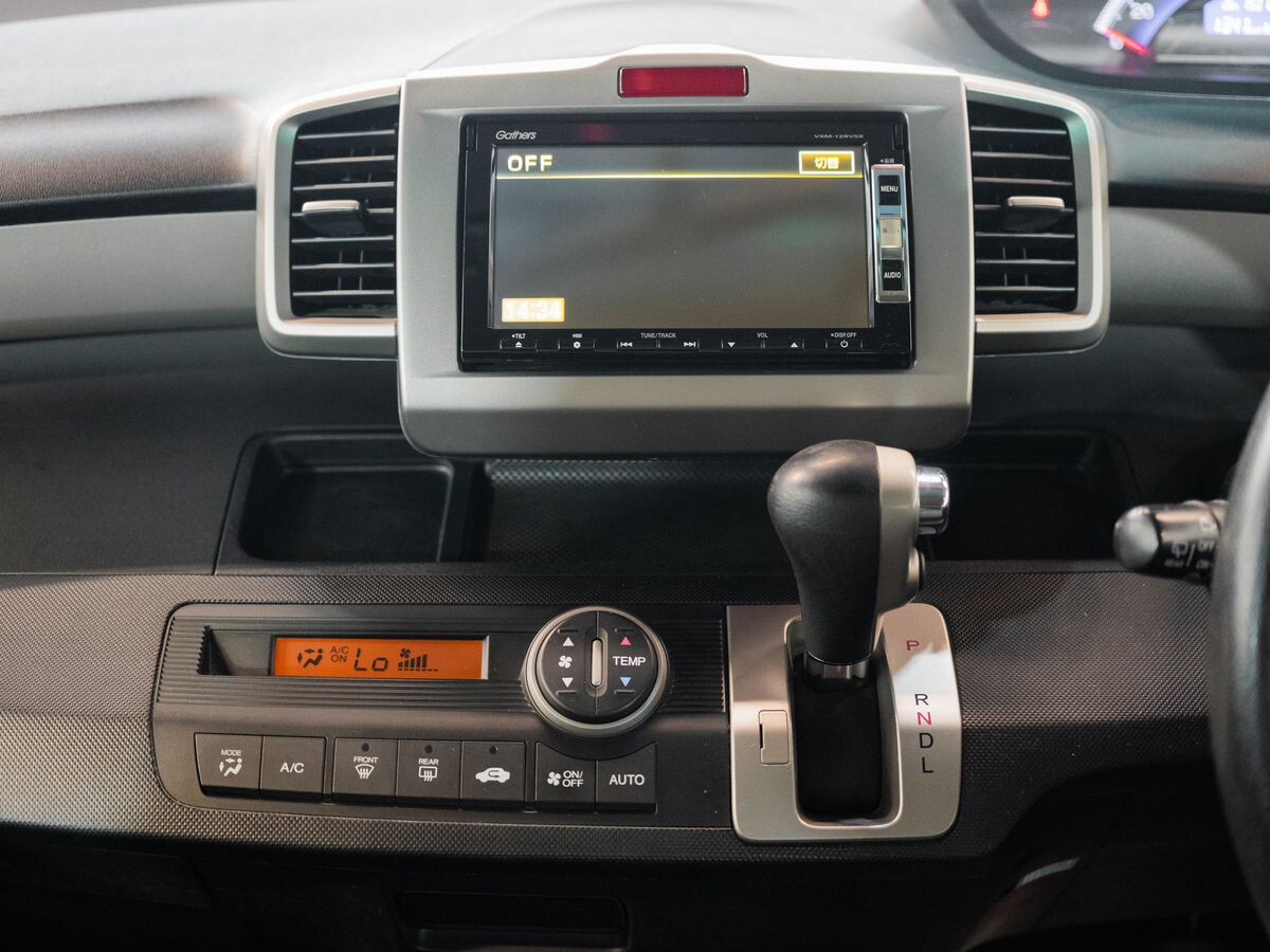Honda Freed 2012 - фото автомобиля