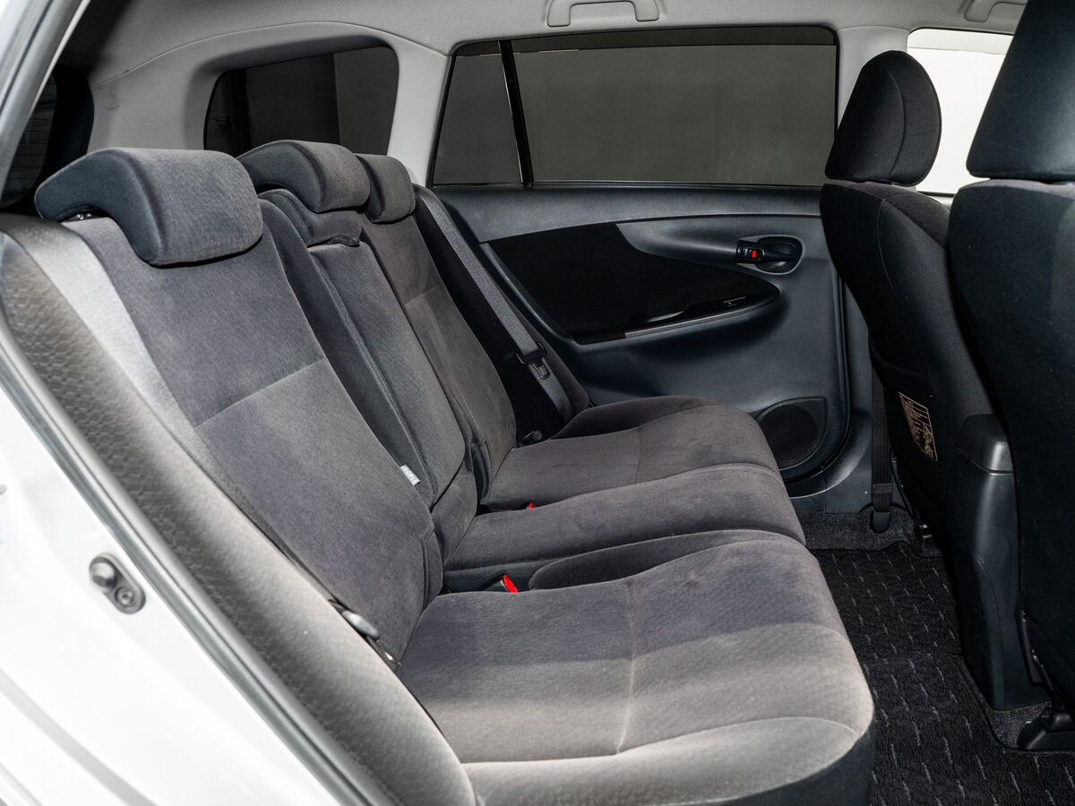 Toyota Corolla Fielder 2010 - фото автомобиля