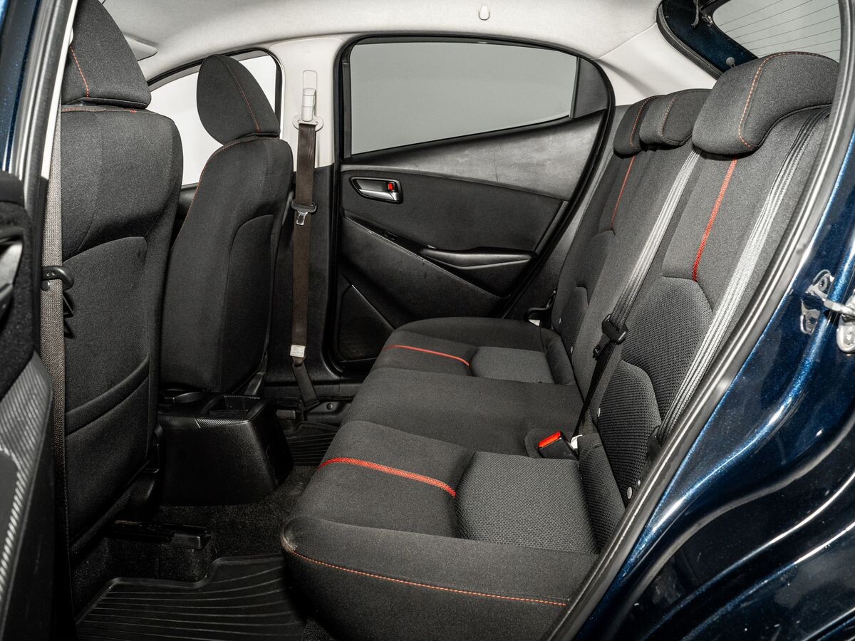 Mazda Demio 2016 - фото автомобиля