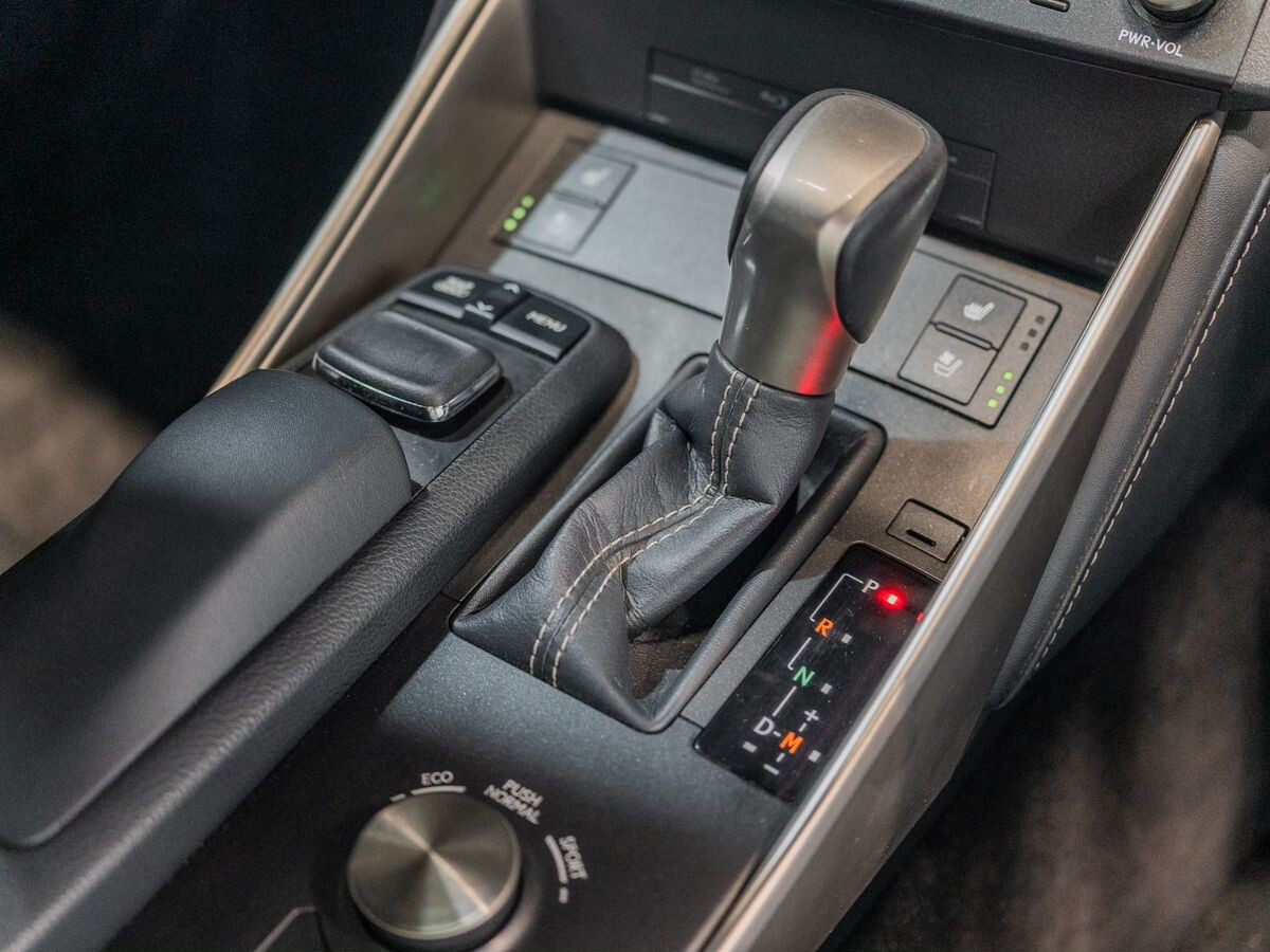Lexus IS200t 2016 - фото автомобиля