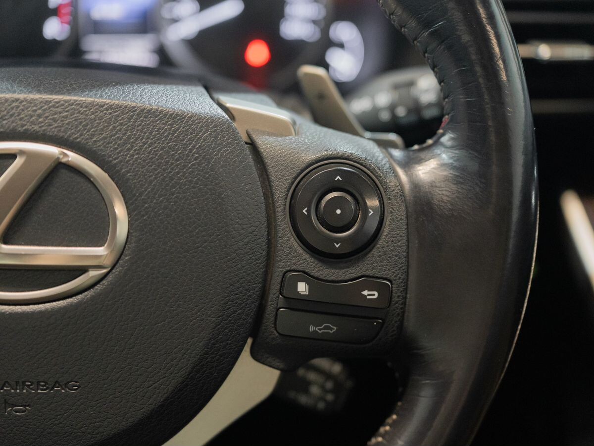 Lexus IS200t 2016 - фото автомобиля