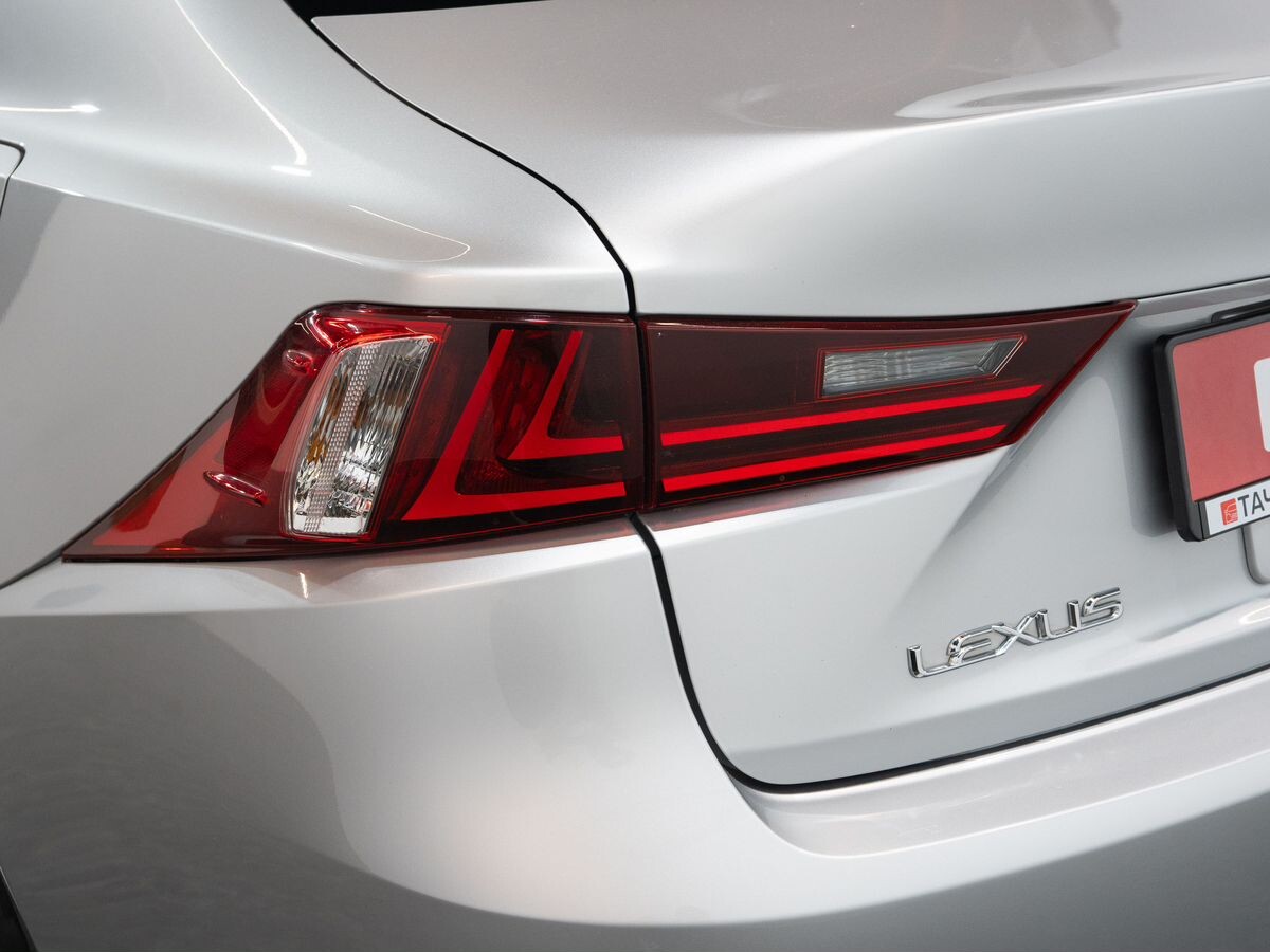 Lexus IS200t 2016 - фото автомобиля