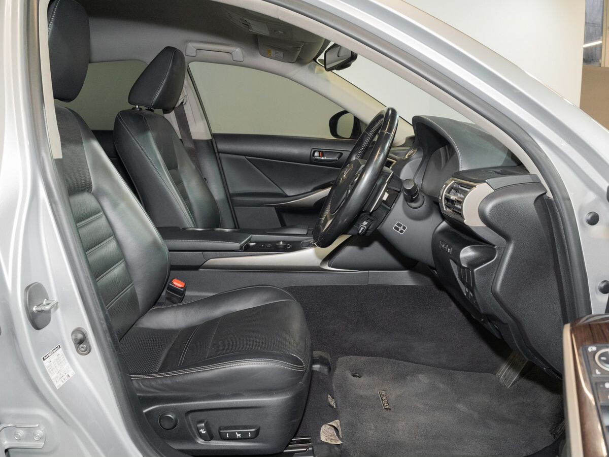 Lexus IS200t 2016 - фото автомобиля