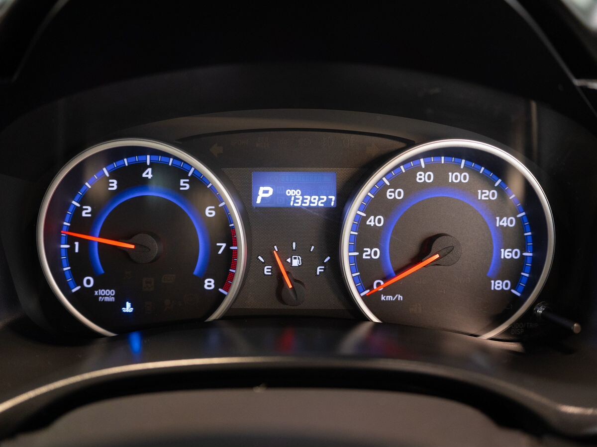 Toyota Wish 2012 - фото автомобиля