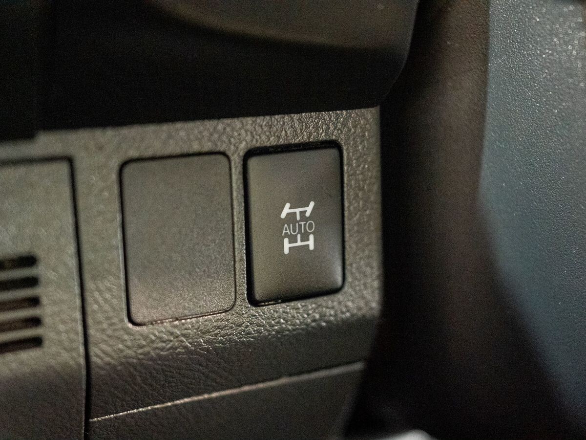 Toyota Wish 2012 - фото автомобиля