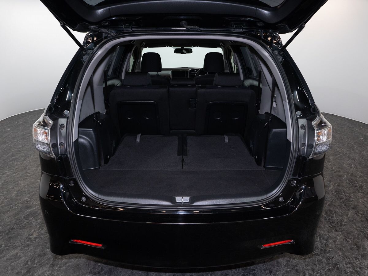 Toyota Wish 2012 - фото автомобиля
