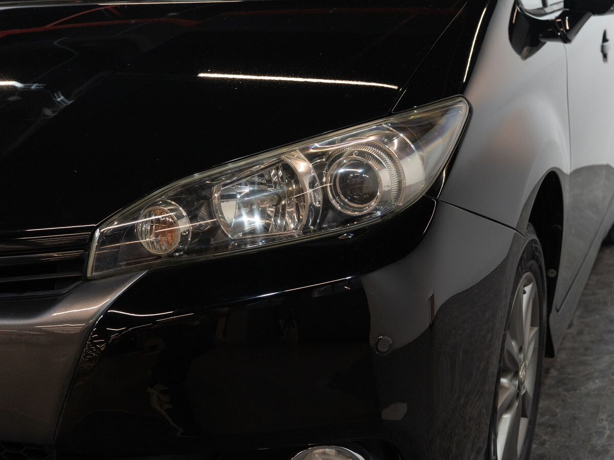 Toyota Wish 2012 - фото автомобиля