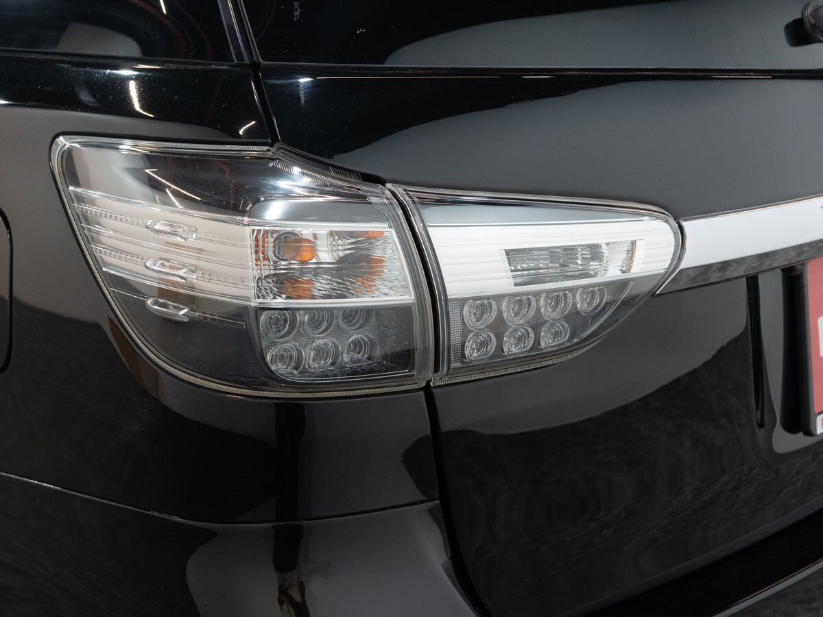 Toyota Wish 2012 - фото автомобиля