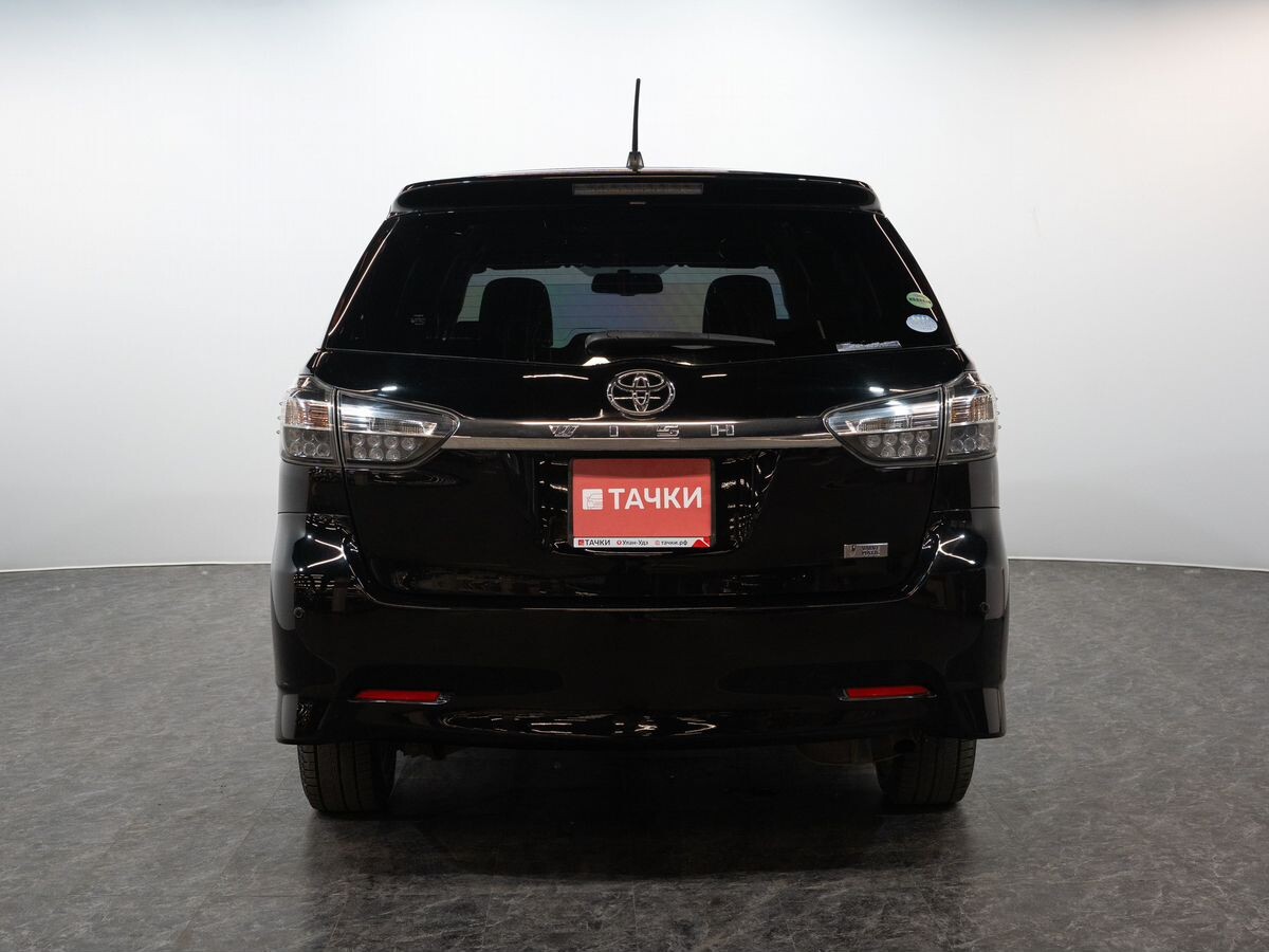 Toyota Wish 2012 - фото автомобиля