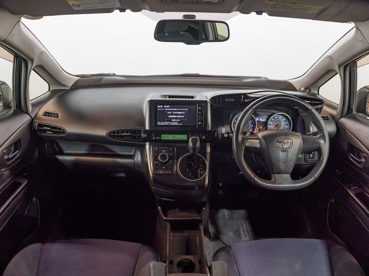Toyota Wish 2012 - фото автомобиля