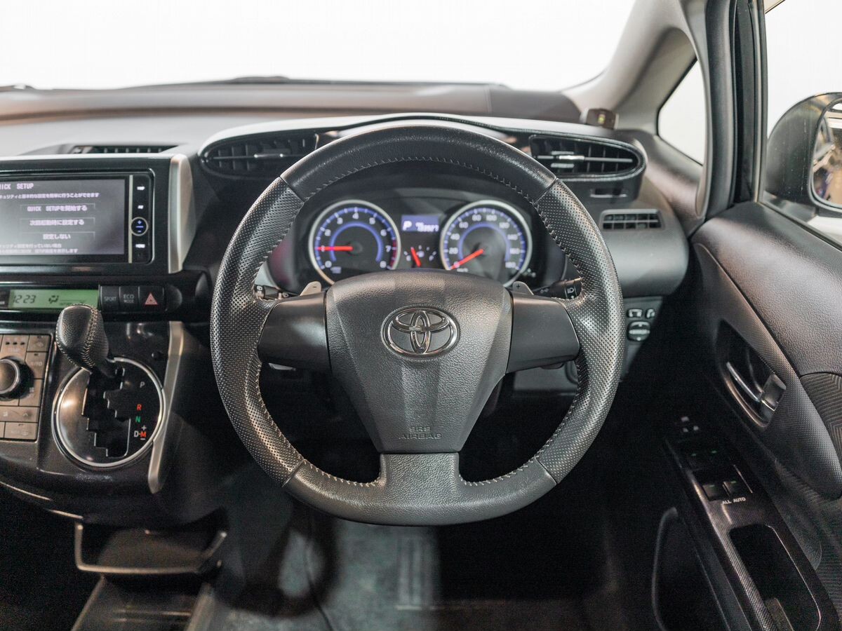 Toyota Wish 2012 - фото автомобиля