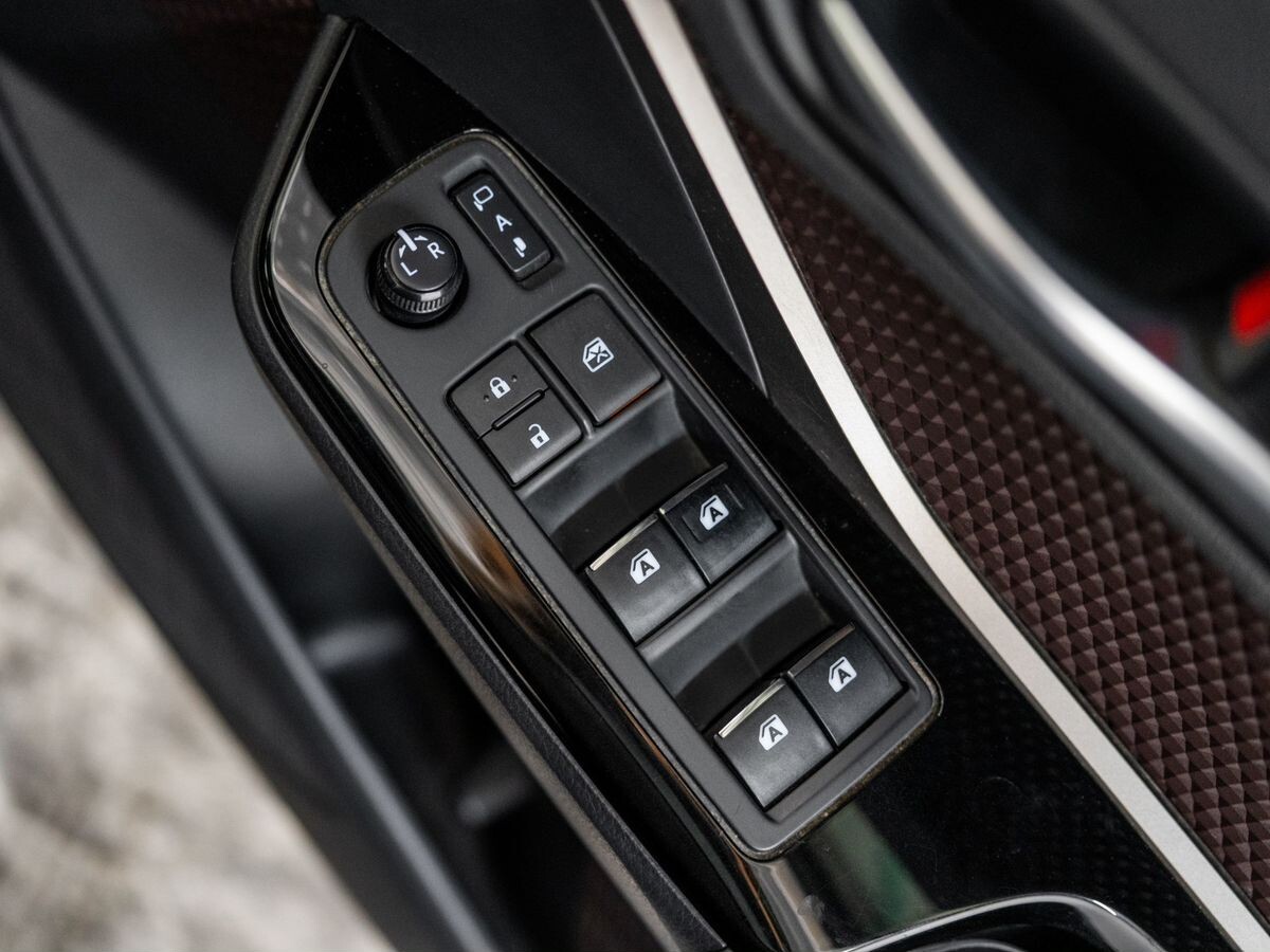 Toyota C-HR 2019 - фото автомобиля