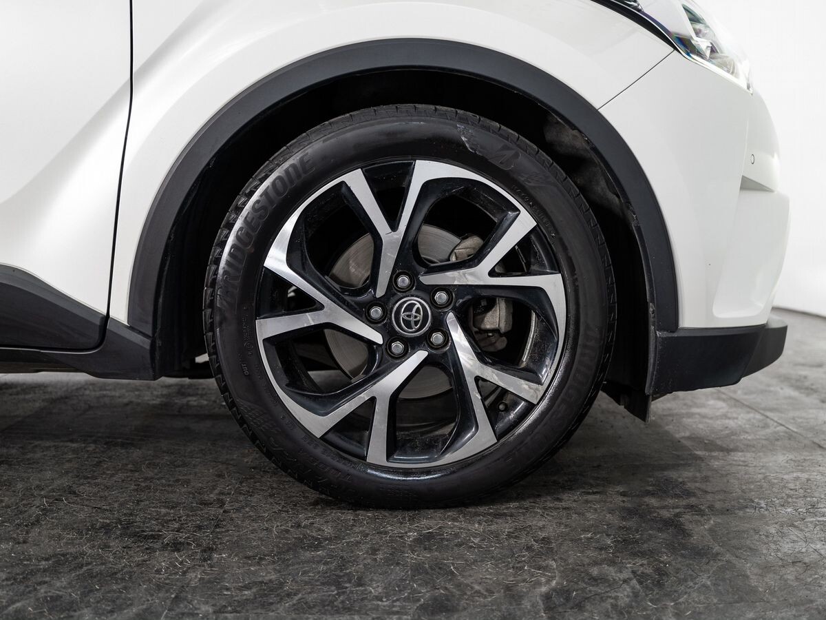 Toyota C-HR 2019 - фото автомобиля