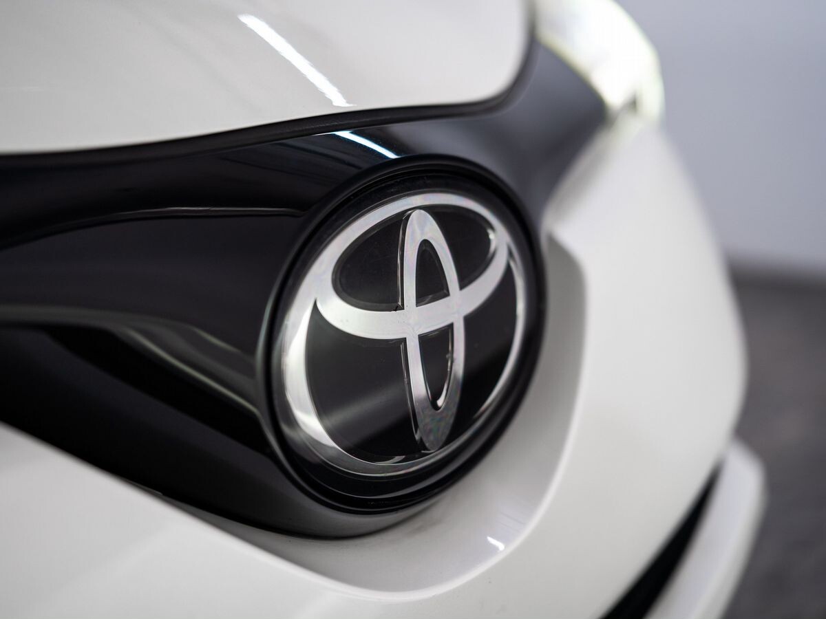 Toyota C-HR 2019 - фото автомобиля