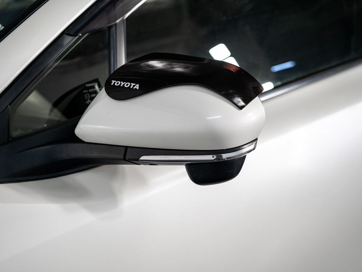 Toyota C-HR 2019 - фото автомобиля