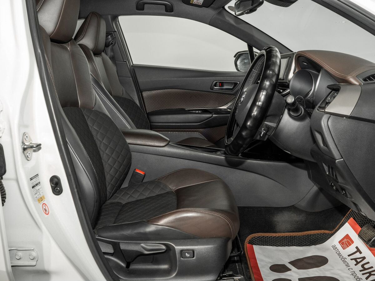 Toyota C-HR 2019 - фото автомобиля