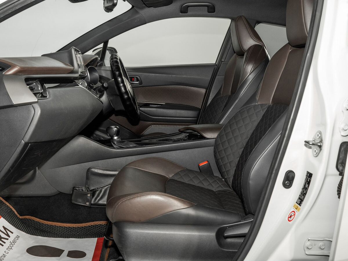 Toyota C-HR 2019 - фото автомобиля