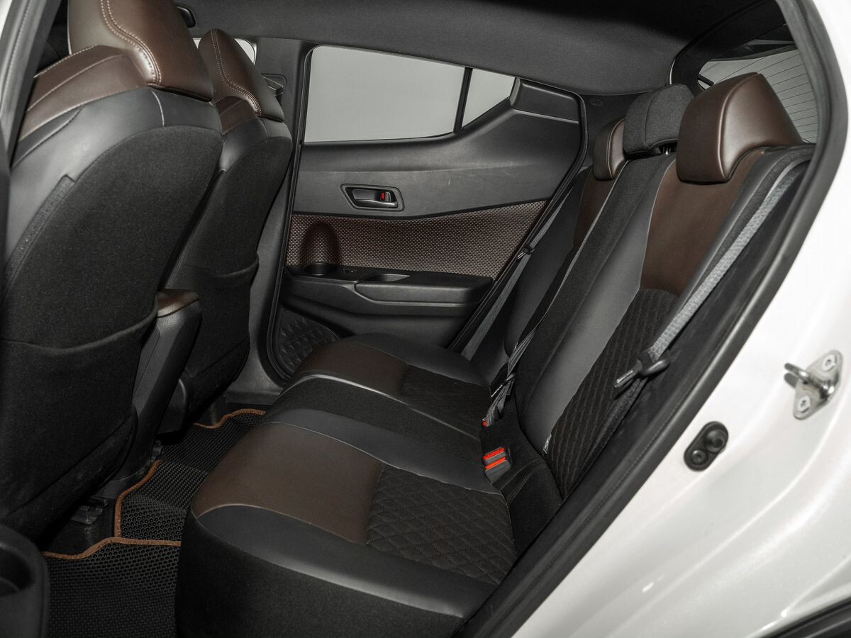 Toyota C-HR 2019 - фото автомобиля