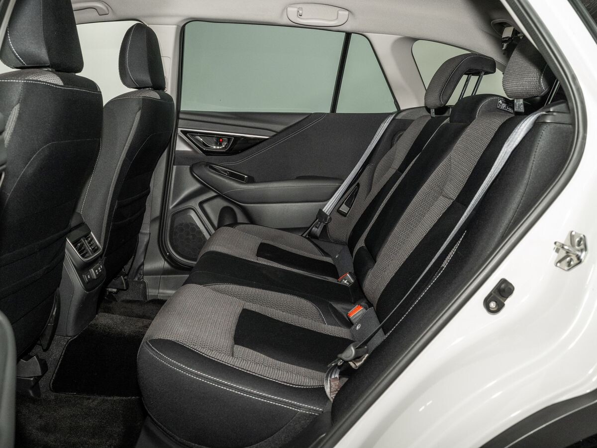 Subaru Outback 2022 - фото автомобиля