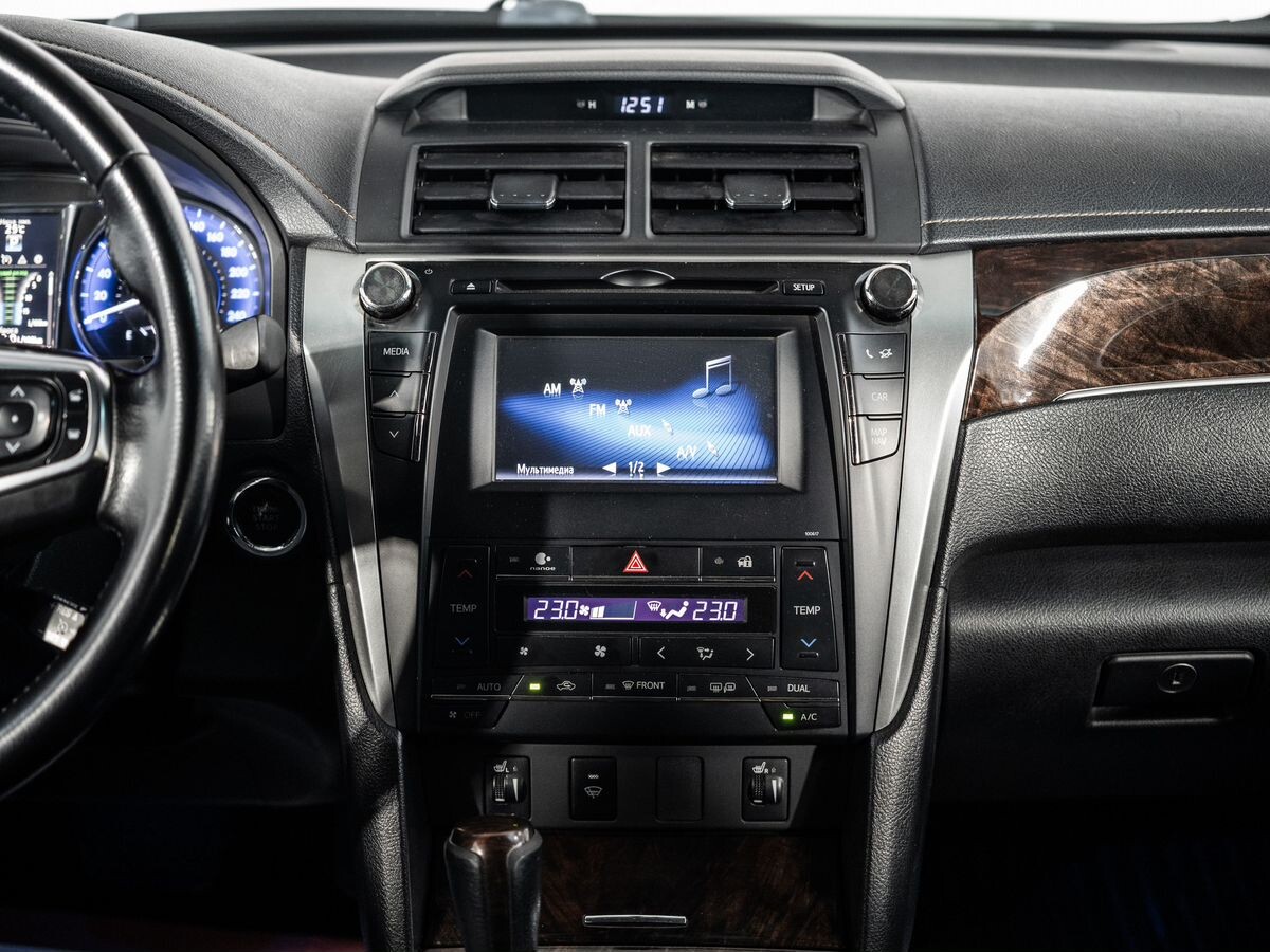 Toyota Camry 2017 - фото автомобиля