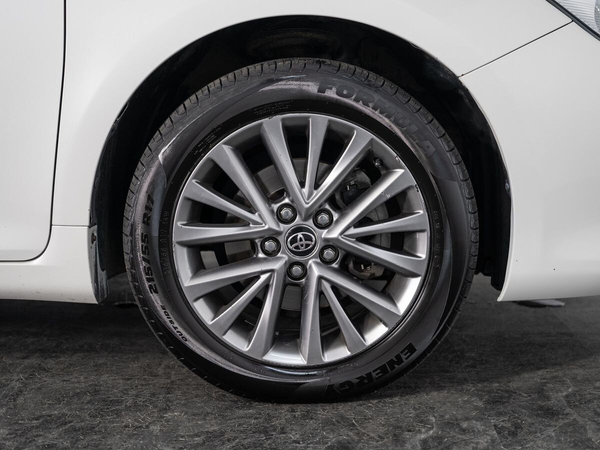 Toyota Camry 2017 - фото автомобиля