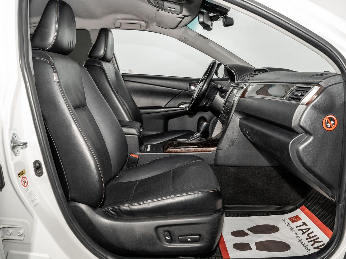 Toyota Camry 2017 - фото автомобиля
