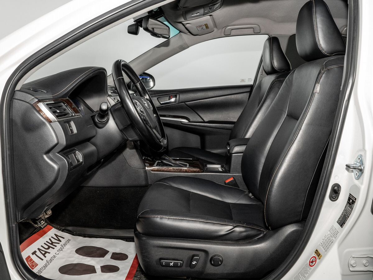 Toyota Camry 2017 - фото автомобиля