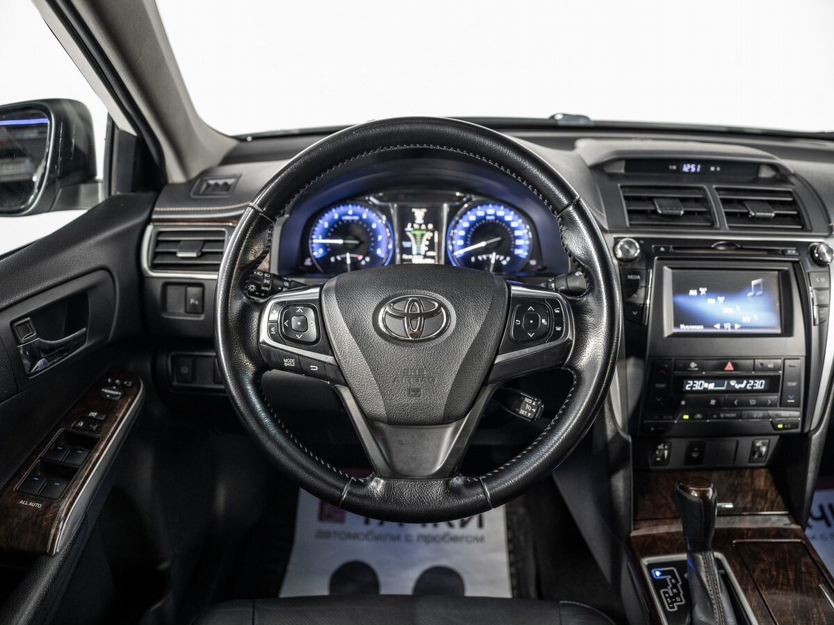 Toyota Camry 2017 - фото автомобиля