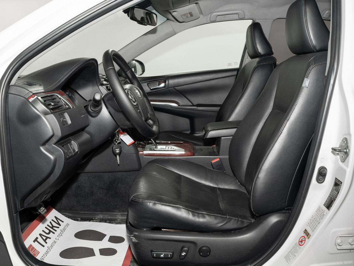 Toyota Camry 2012 - фото автомобиля