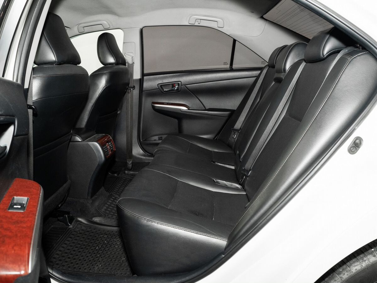 Toyota Camry 2012 - фото автомобиля