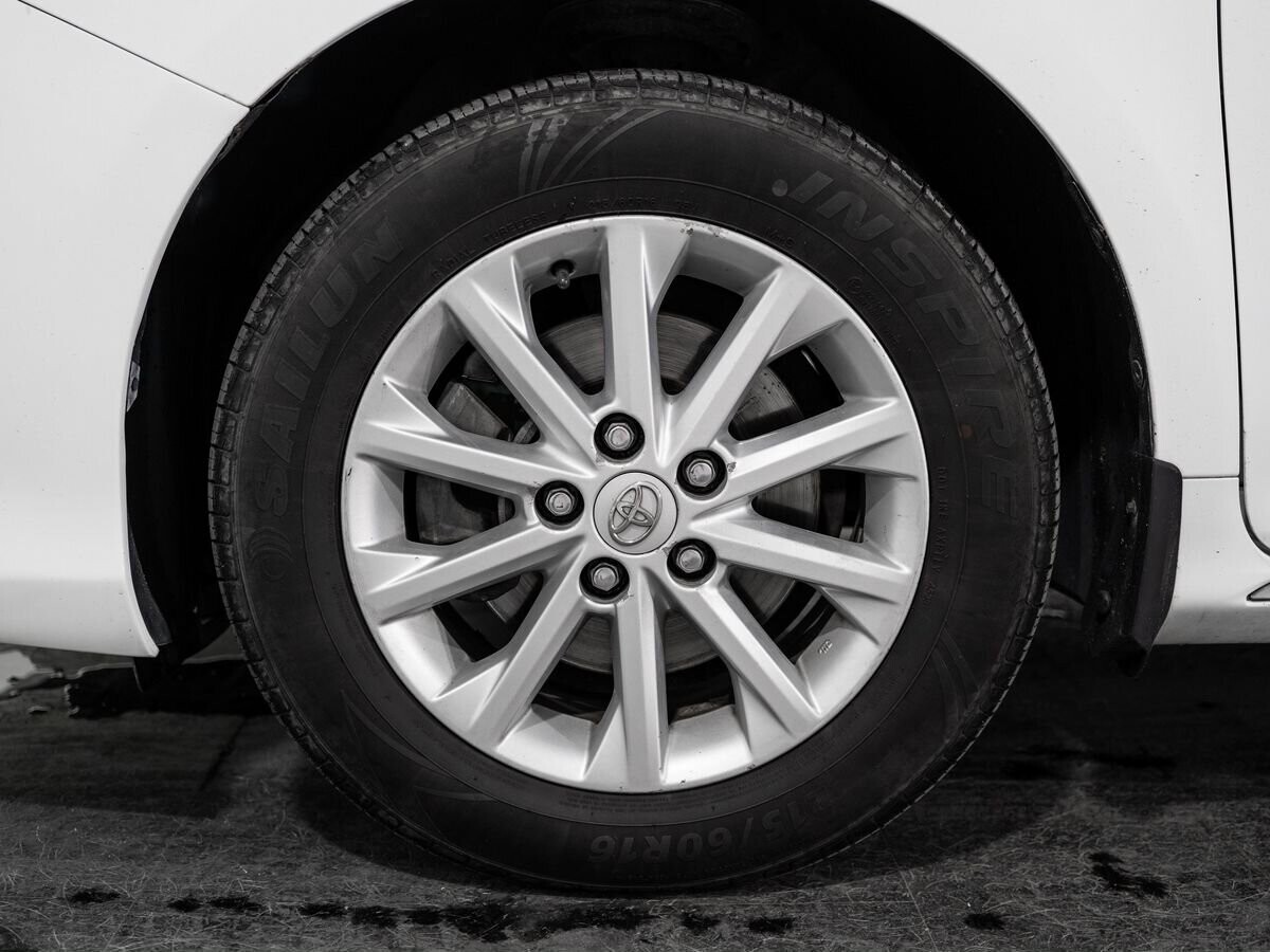 Toyota Camry 2012 - фото автомобиля