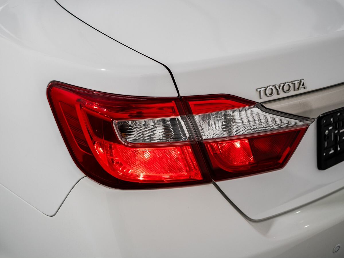 Toyota Camry 2012 - фото автомобиля