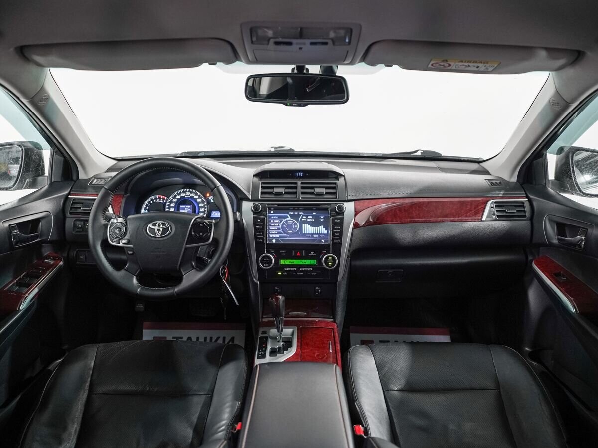 Toyota Camry 2012 - фото автомобиля