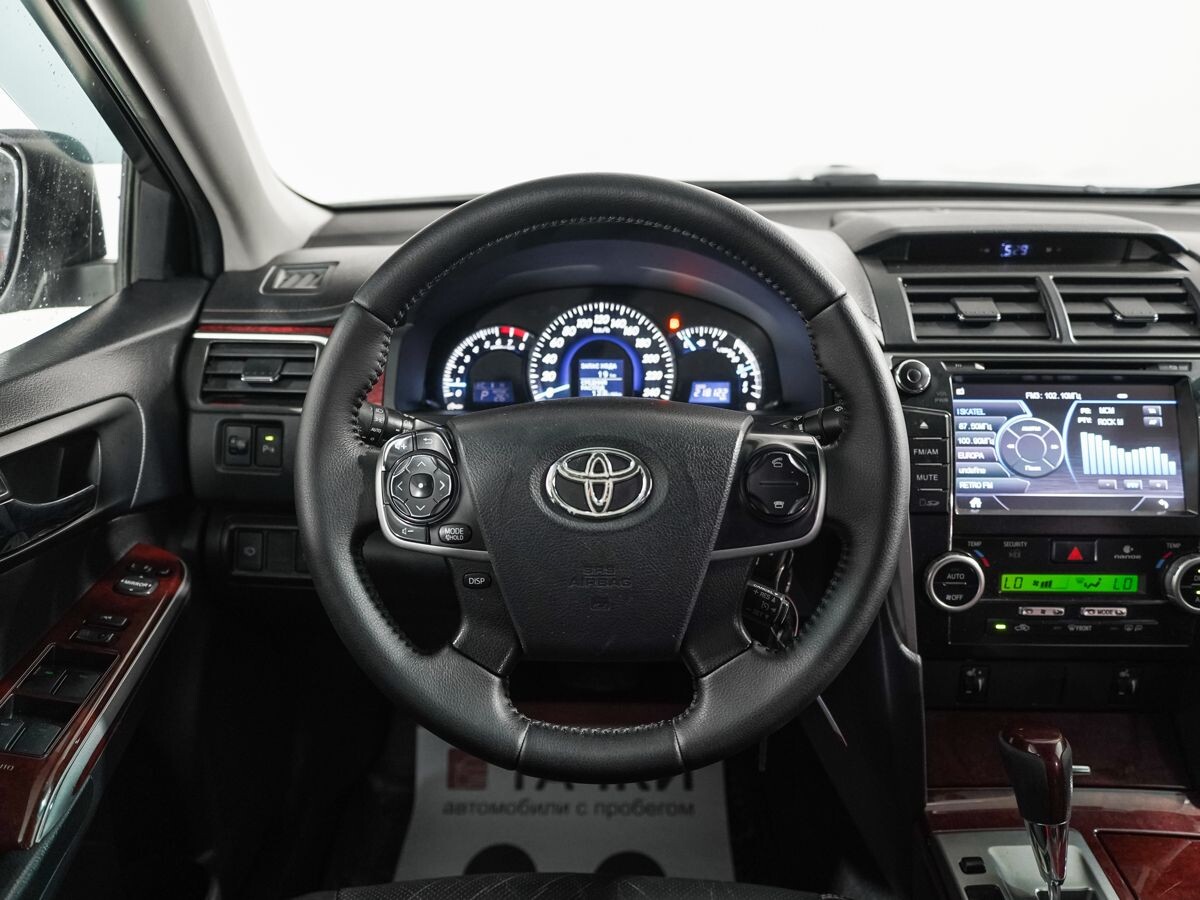 Toyota Camry 2012 - фото автомобиля