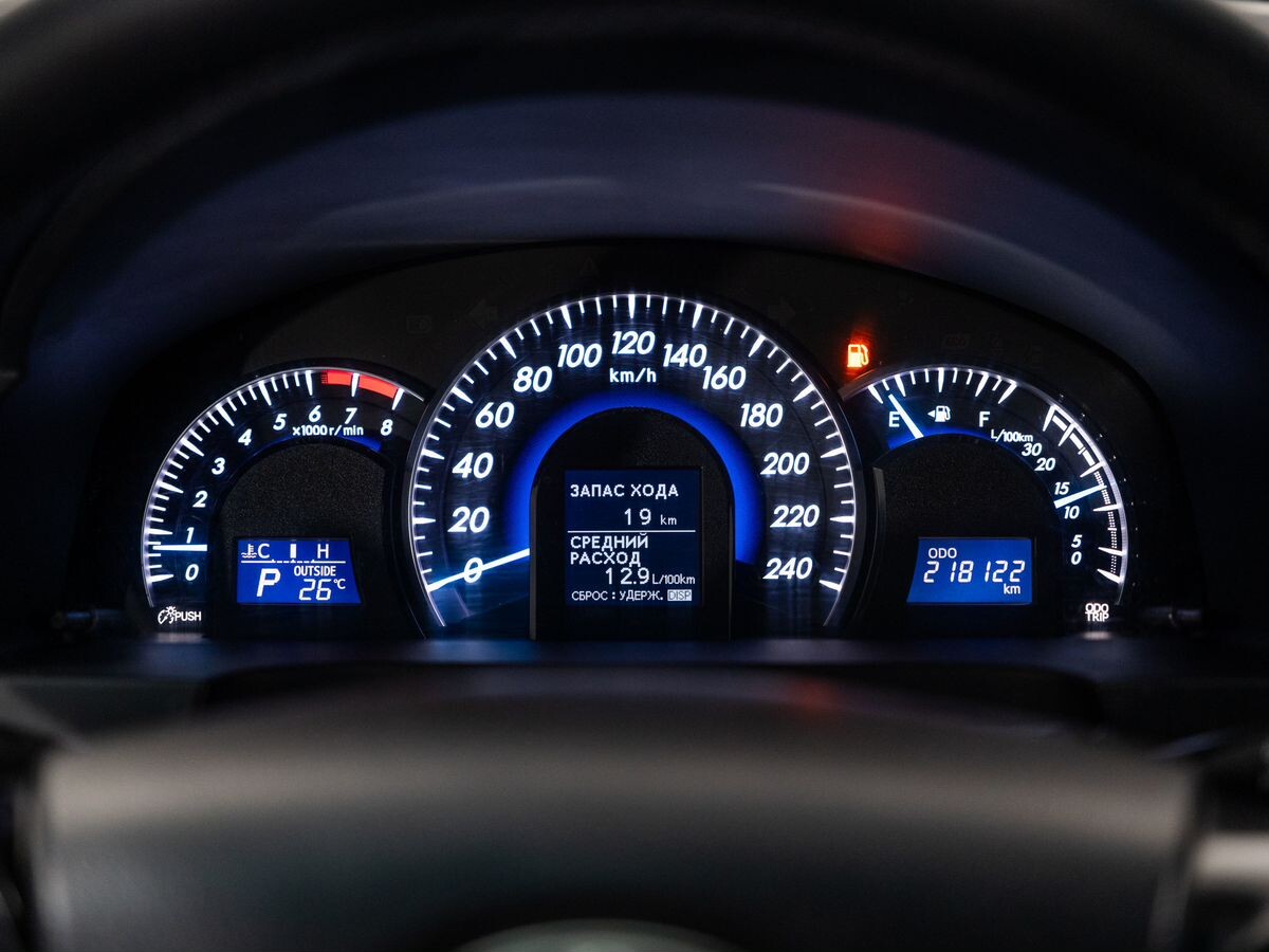 Toyota Camry 2012 - фото автомобиля