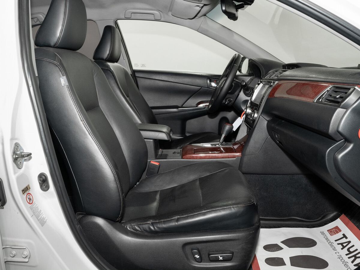 Toyota Camry 2012 - фото автомобиля