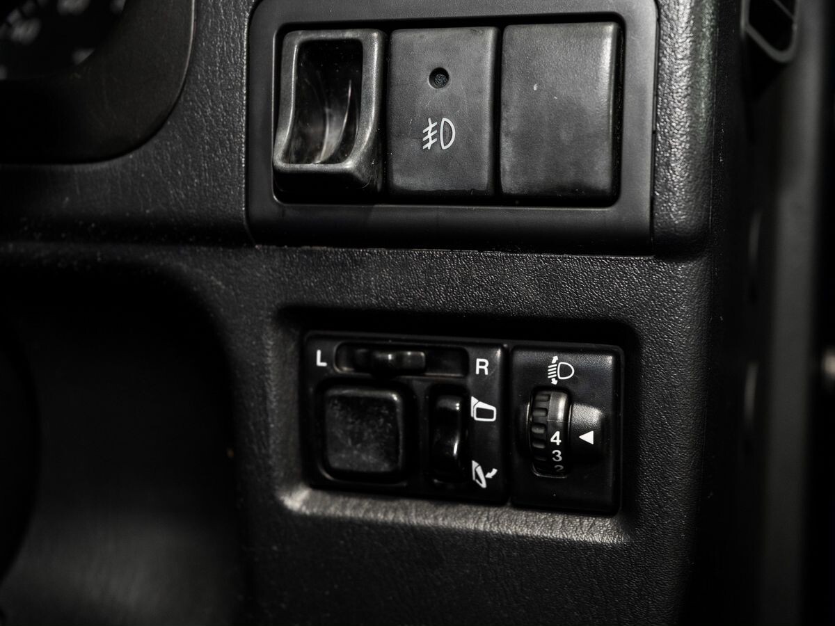 Suzuki Jimny 2011 - фото автомобиля