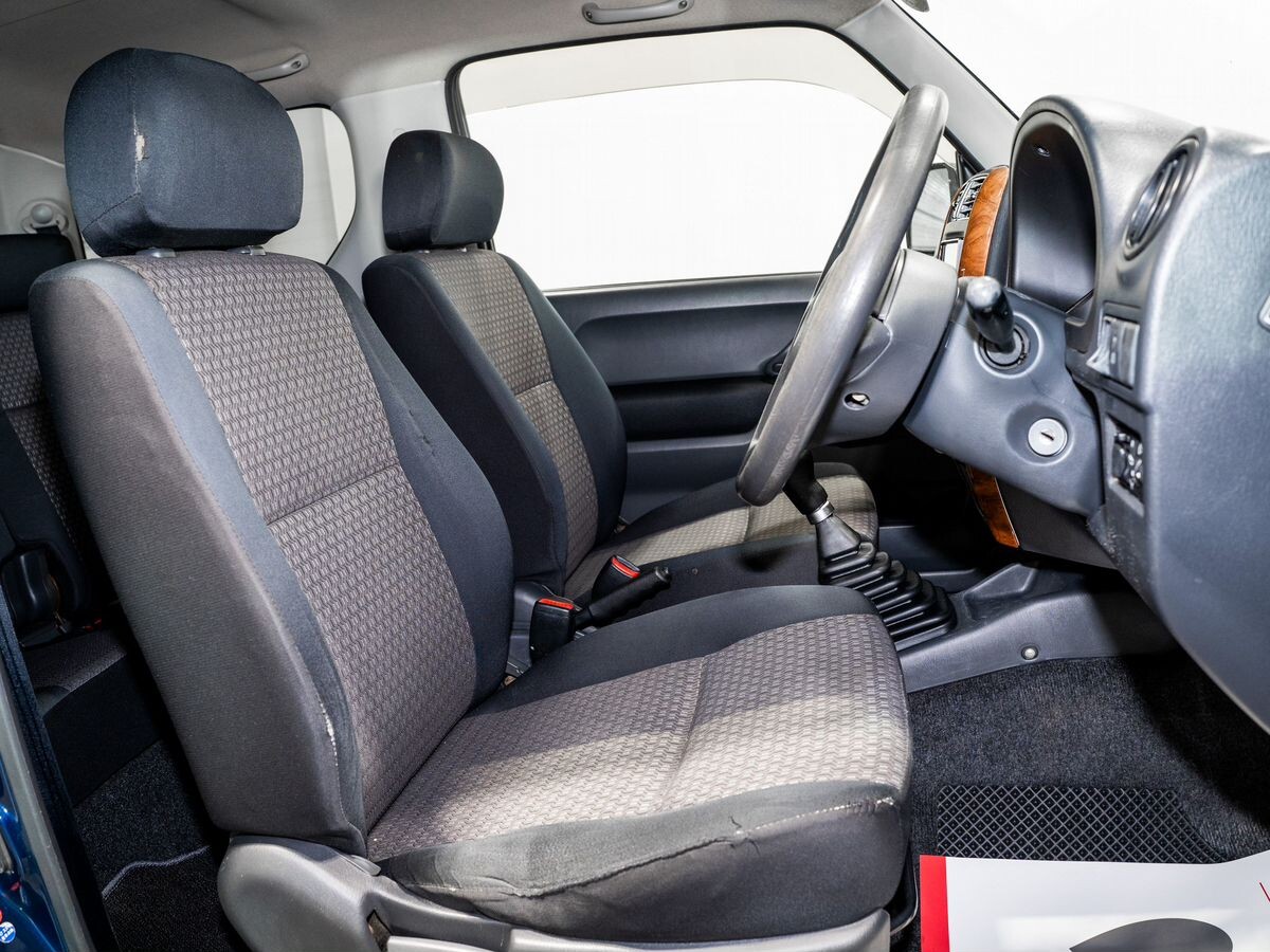 Suzuki Jimny 2011 - фото автомобиля